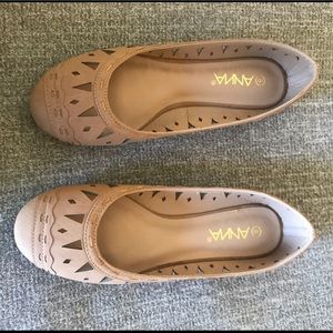 Women’s Anna ballet slipper, size 8, brand new